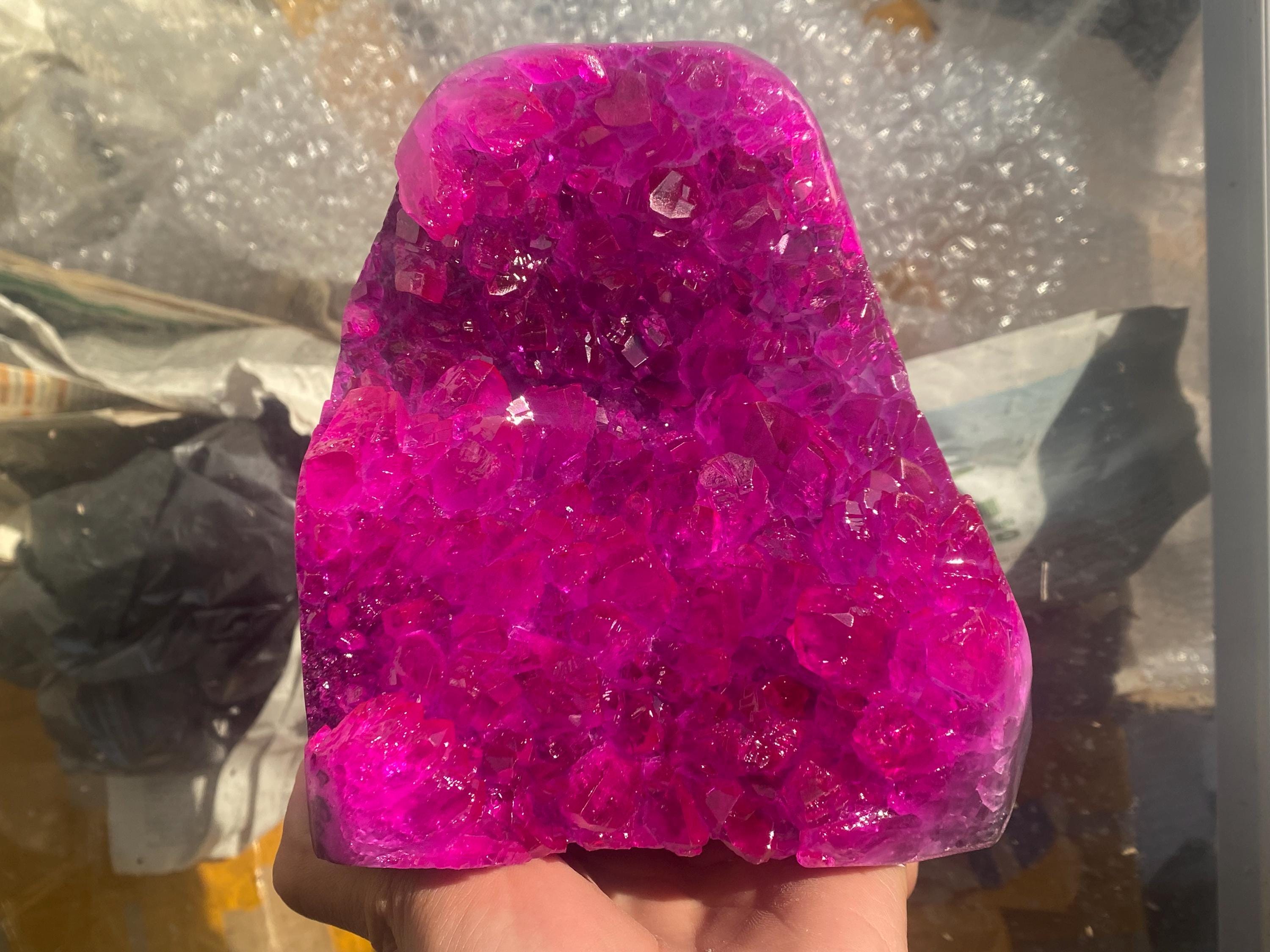 Quarzo geode rosa, geode intagliato a mano, esemplare di cristallo Vug, esemplare di geode di cristallo, decorazione per la casa, regali di cristallo