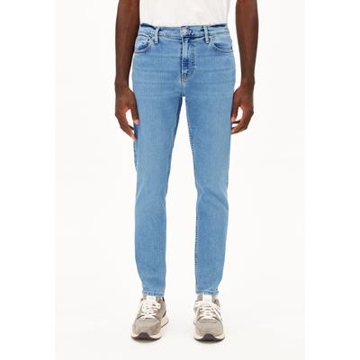 AARJO TARPA | Tapered Leg Mid Waist aus recyceltem Baumwoll Mix Comfort Stretch - blau (31-30) Image