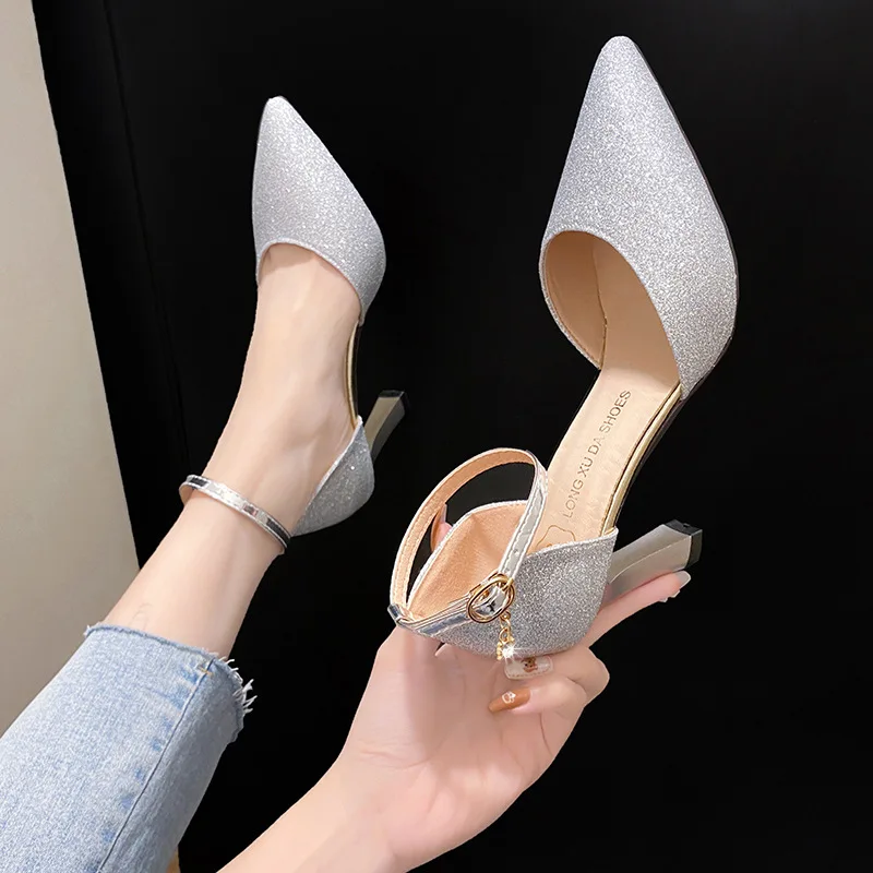 2024 Schuhe mit dicken Absätzen und hohen Absätzen, weiblicher Feenwind, spitzer Zehenbereich, Sommer, neue All-Match-Mädchen-Riemensandalen für Damen