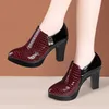 8 cm Kleine Größe 32-43 Elegante Tiefe Mund Patent Leder Schuhe Frauen Pumpen Frühling 2025 Block High Heels Schuhe mit Pelz Büro Mama