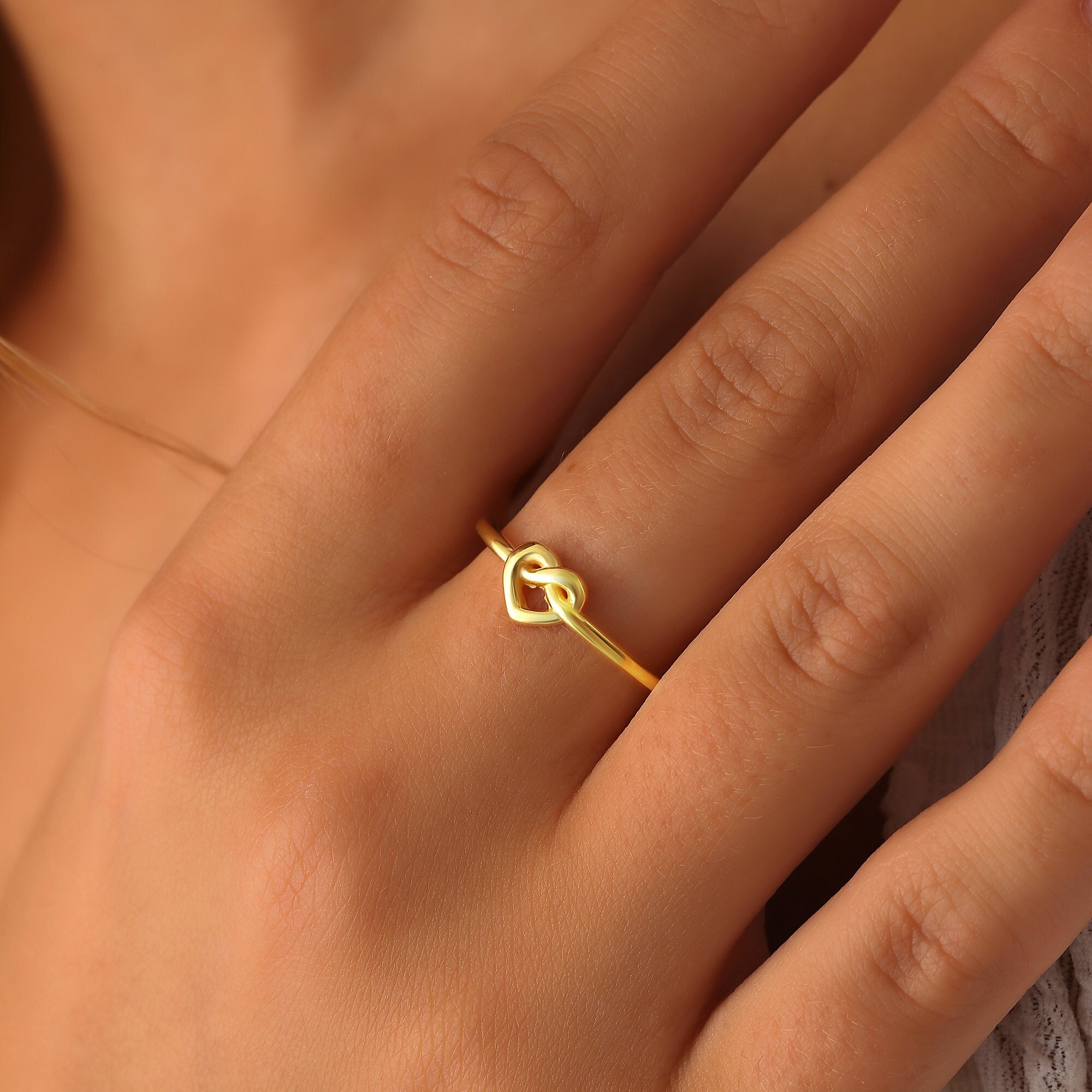 Anello con nodo d'amore delicato in oro 14 carati, anello madre-figlia, anello con nodo, anello dell'amicizia, gioielli con nodo in oro 14 carati per