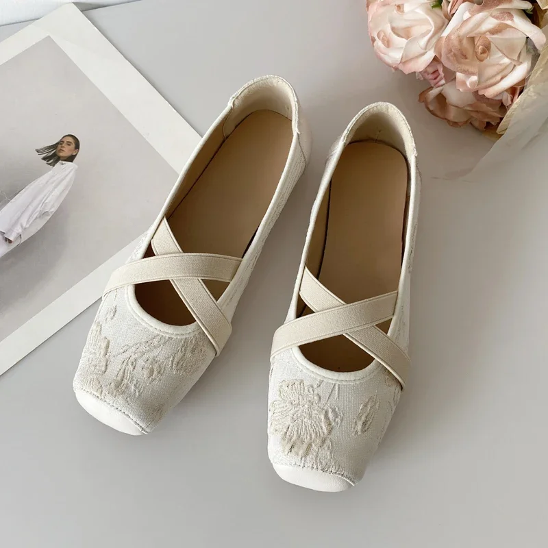 Floral Sticken Ballett Schuhe Frau Elegante Mandel Kappe Weiße Spitze Ballerina Wohnungen Damen Kreuz Straps Hochzeit Party Mary Janes