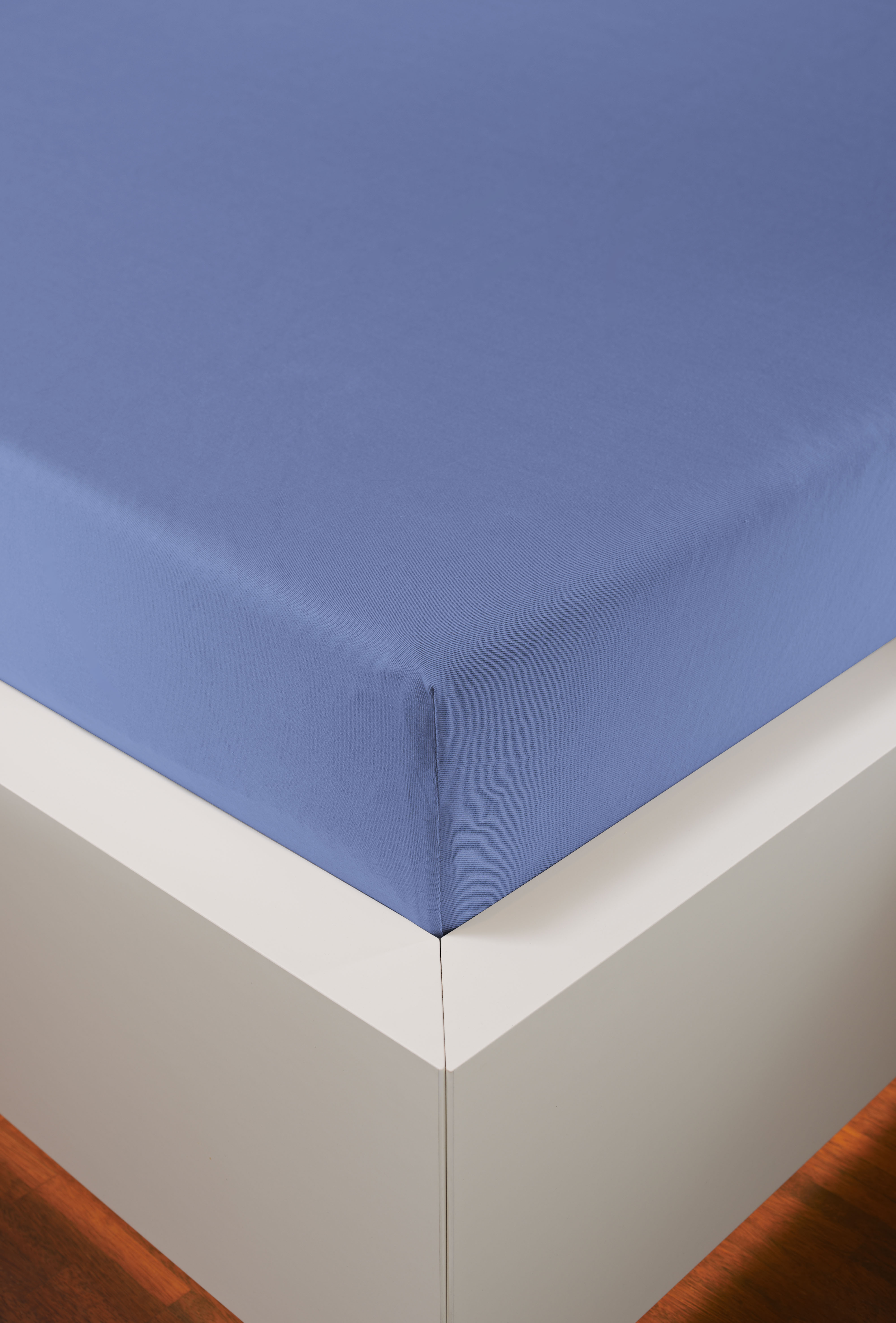 Spannbettlaken BELLANA "Melone in Gr. 70x140, 90x200, 140x200 oder 180x200 cm", blau (mittelblau), L:200cm, Mako-Jersey, Obermaterial: 100% Baumwolle, Bettlaken, Baumwolle, Matratzen bis 10 cm Höhe, Spannbetttuch auch für Kinder Image