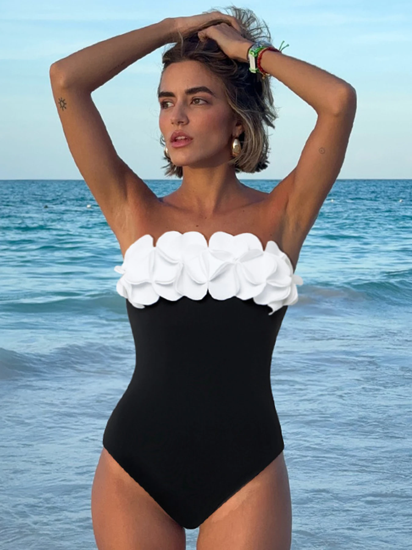 2024 neue sexy Blumen schwarz und weiß Kontrast farbe einteiligen Badeanzug für Frauen Bodysuit Bade bekleidung weibliche Push-up Monokini Bad Image