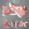 Handgefertigte rosa High-Top-Party-Plimsolls mit Perlen und Strasssteinen. Schwerindustrie, große Schnürschuhe für lässige Sport-Damenschuhe, Größe 35–44