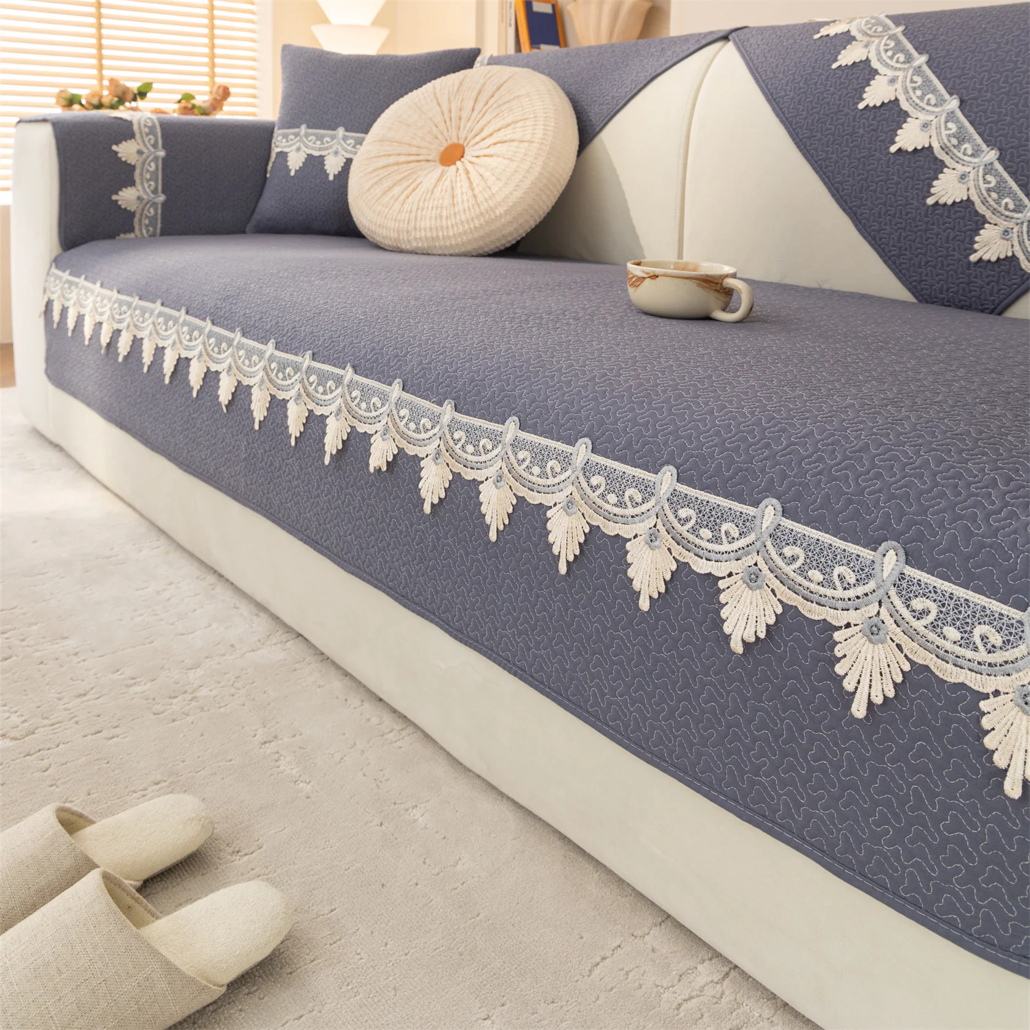 Dichtes Quilten mit rutsch festem Sofa kissen bezug aus Spitzen dekor für Wohnzimmer 1/2/3/4 Sofa bezüge Decken möbels chutz Image
