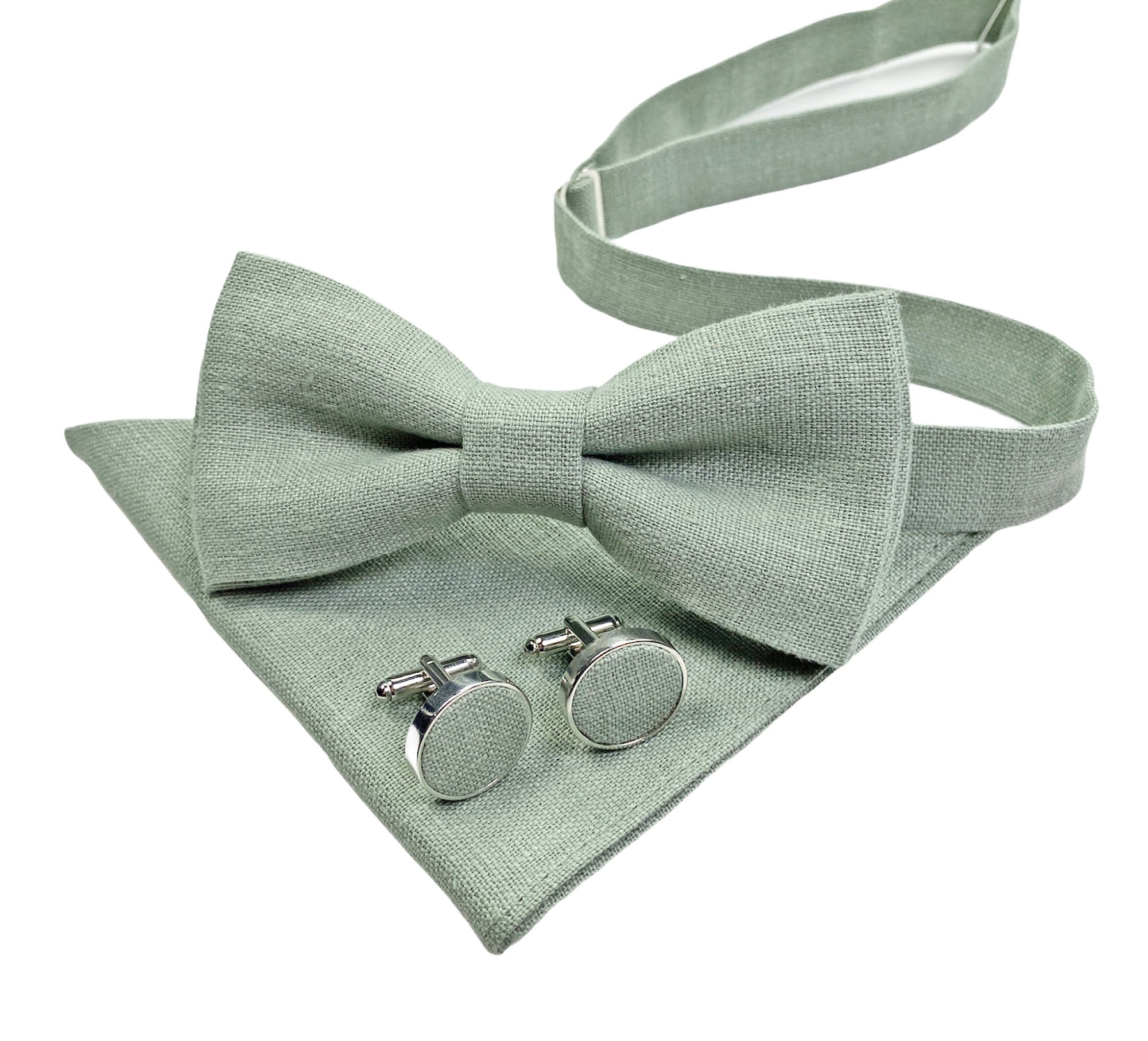 Accessori uomo VERDE SALVIA CHIARO: bretelle con terminali in pelle, papillon, gemelli, fazzoletto da taschino, bretelle verde salvia brillante