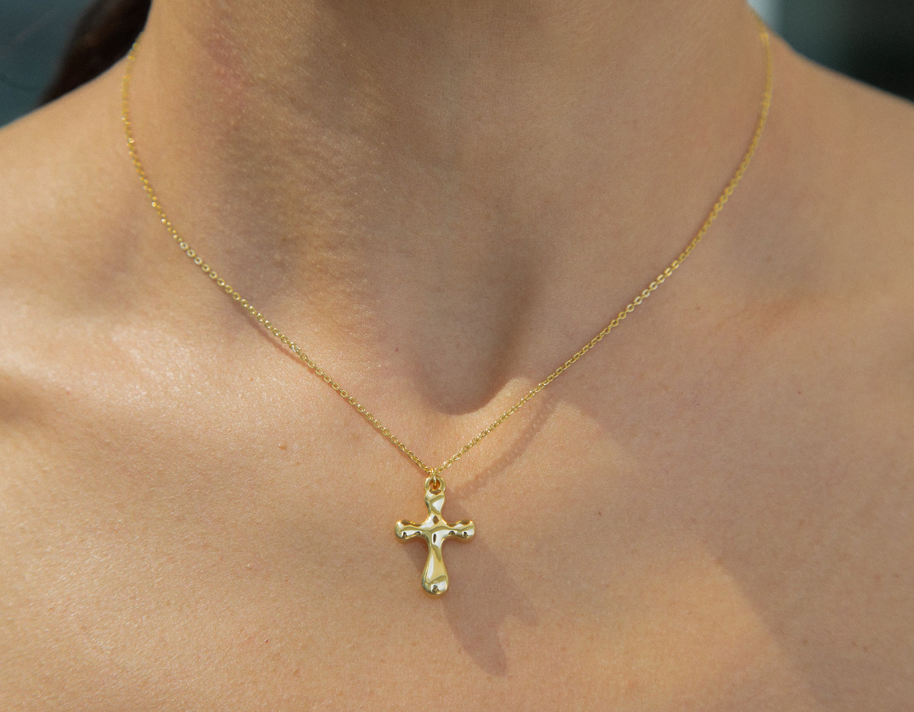 Collana croce d'oro, ciondolo croce, ciondolo croce d'oro, piccola collana croce, collana cristiana, collana minimalista, collana d'oro delicata