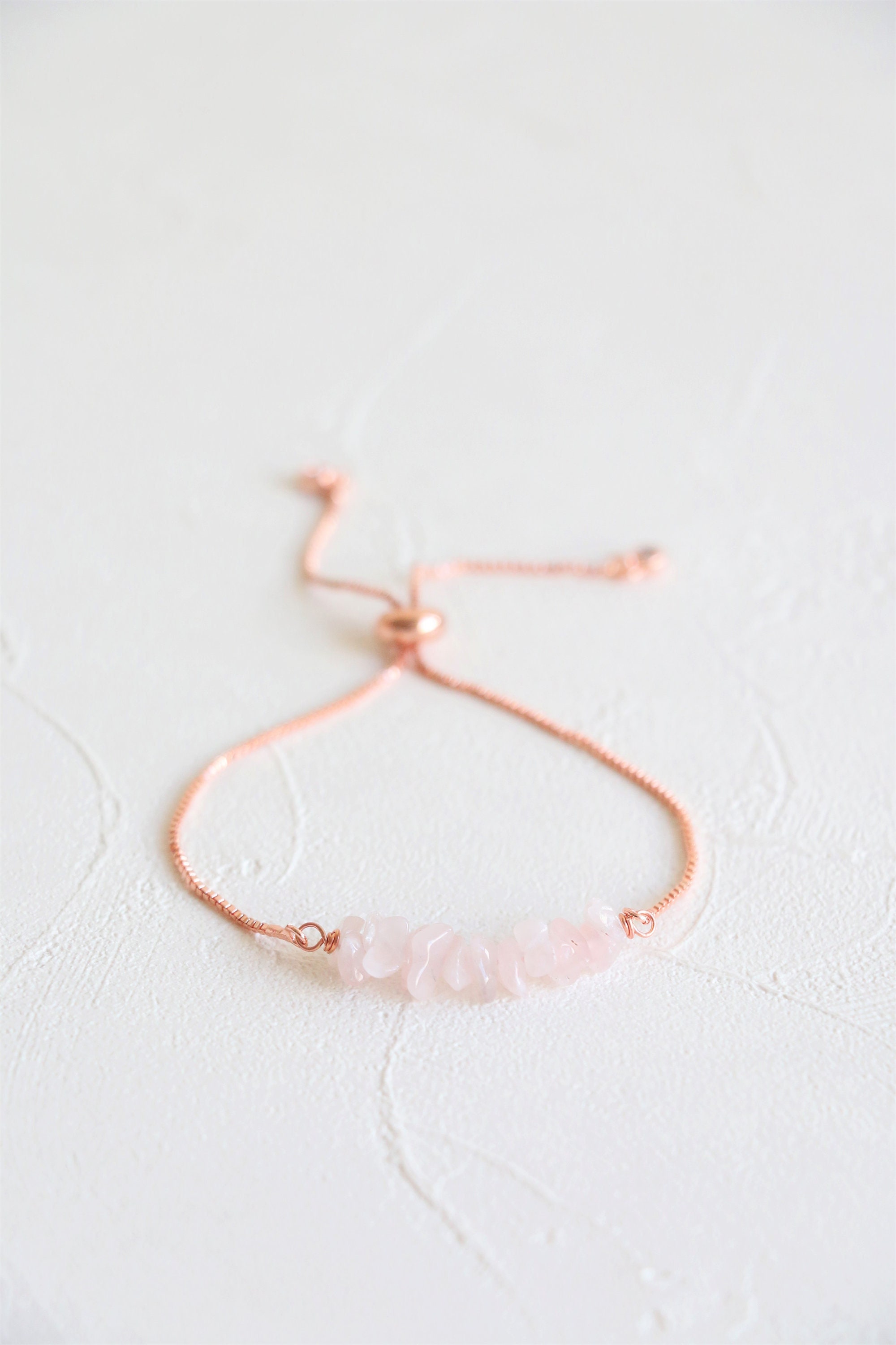 Bracciale in quarzo rosa, bracciale con pietre preziose, bracciale in cristallo grezzo, bracciale scorrevole, bracciale minimalista, bracciale delicat