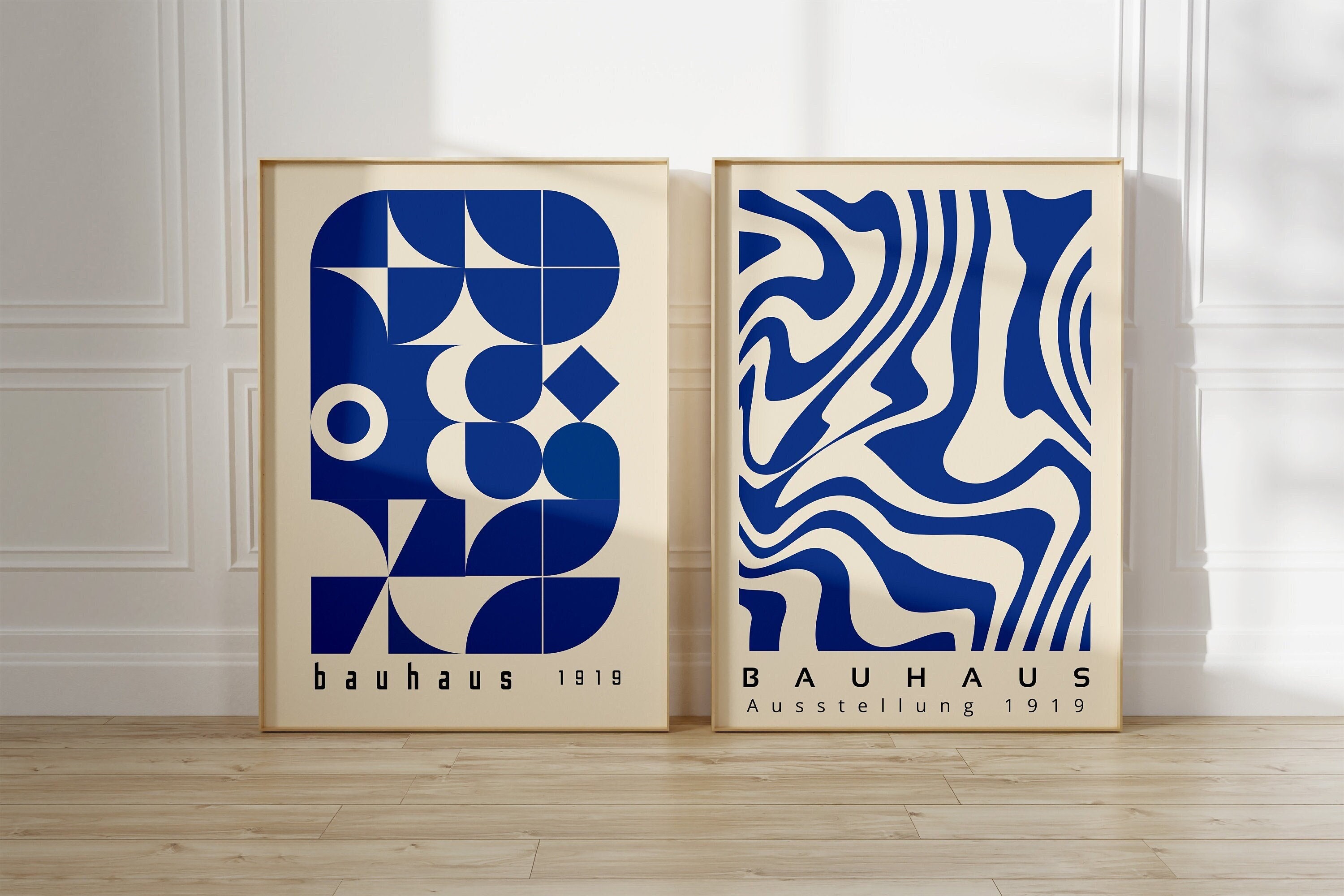 Set di 2 poster stampabili della mostra Bauhaus, set di stampe moderne di metà secolo, arte murale retrò Bauhaus blu navy, set di 2 stampe