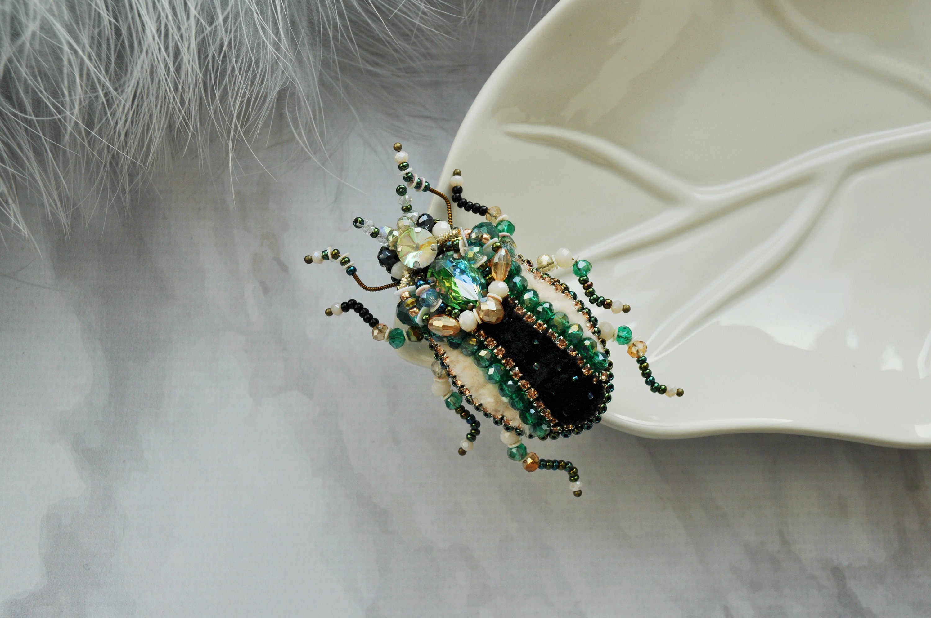 Spilla a forma di scarabeo con perline ricamate: gioielli unici, arte della natura con insetti, spille con insetti