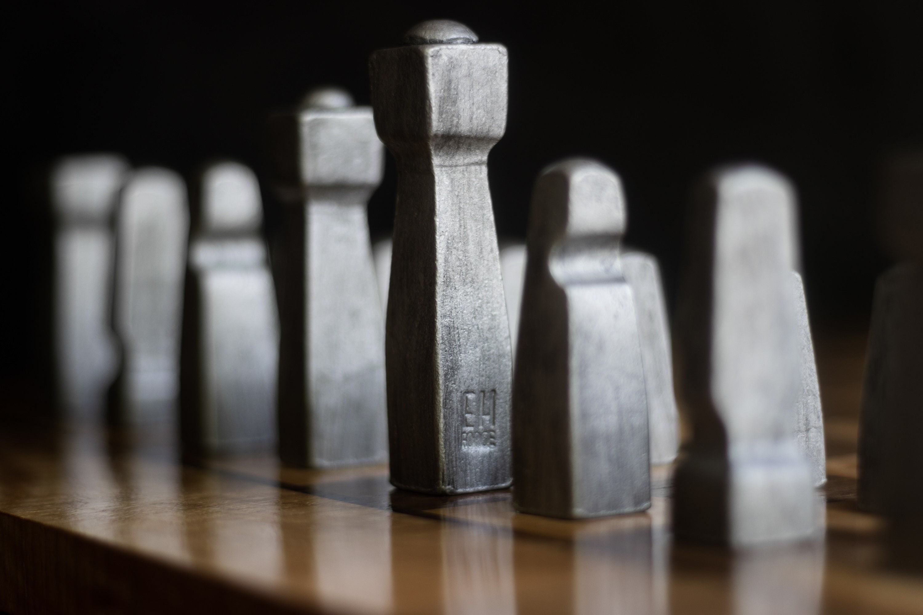 Set di scacchi in acciaio, set di scacchi, pezzi degli scacchi unici, scacchi moderni, set di scacchi in metallo, set di scacchi rustico, set di scacc