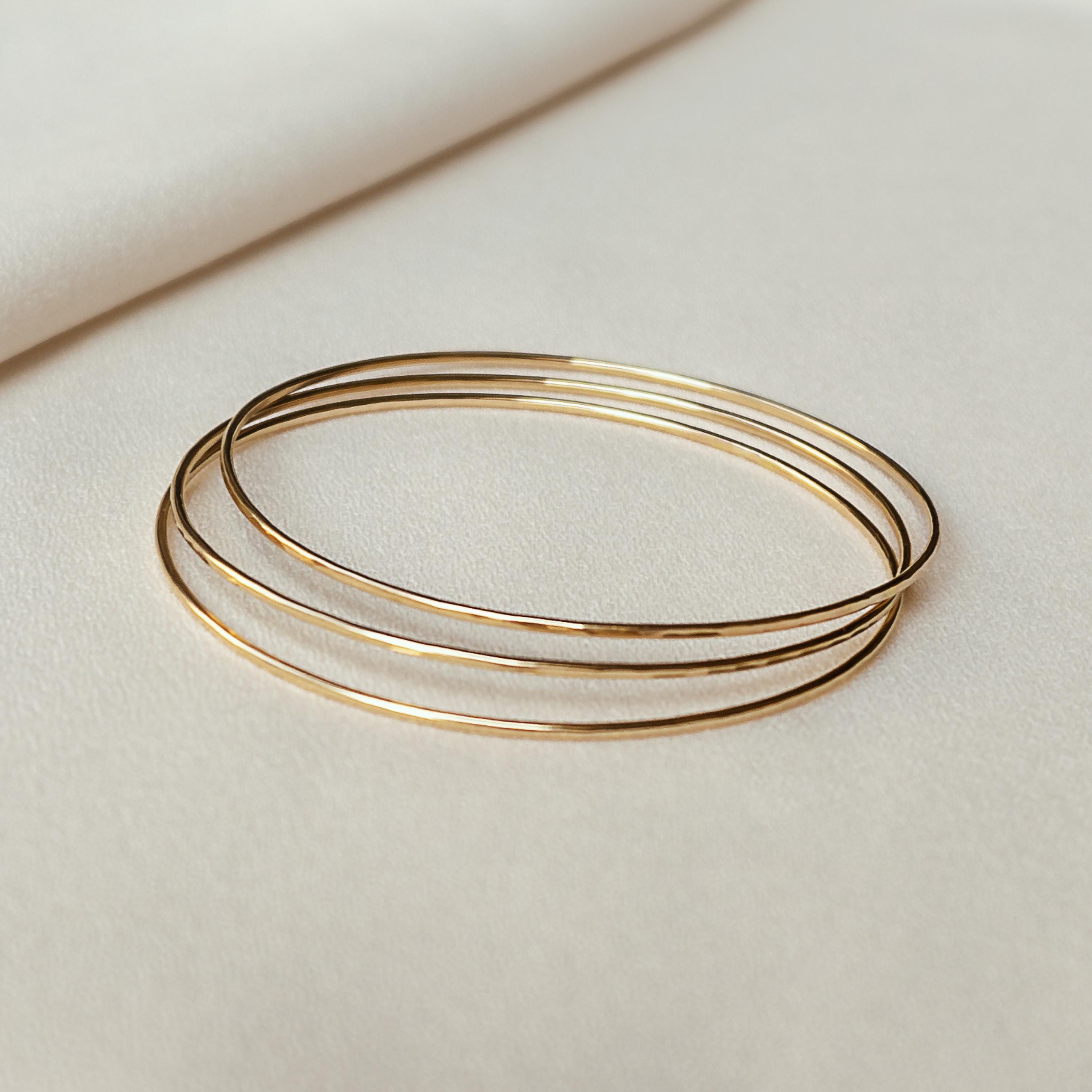 Bracciale rigido in oro martellato / Bracciale rigido riempito in oro 14k Bracciale rigido sottile in oro Bracciale rigido martellato Bracciale rigido