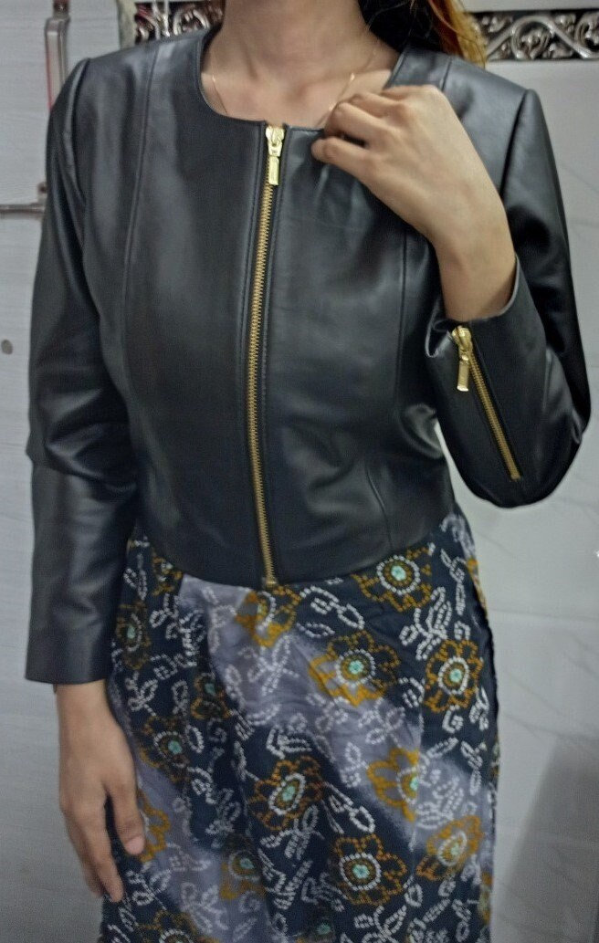 Giacca corta in pelle nera da donna, giacca bolero da motociclista in pelle di agnello con maniche lunghe, giacca alla moda con scollo rotondo, regalo