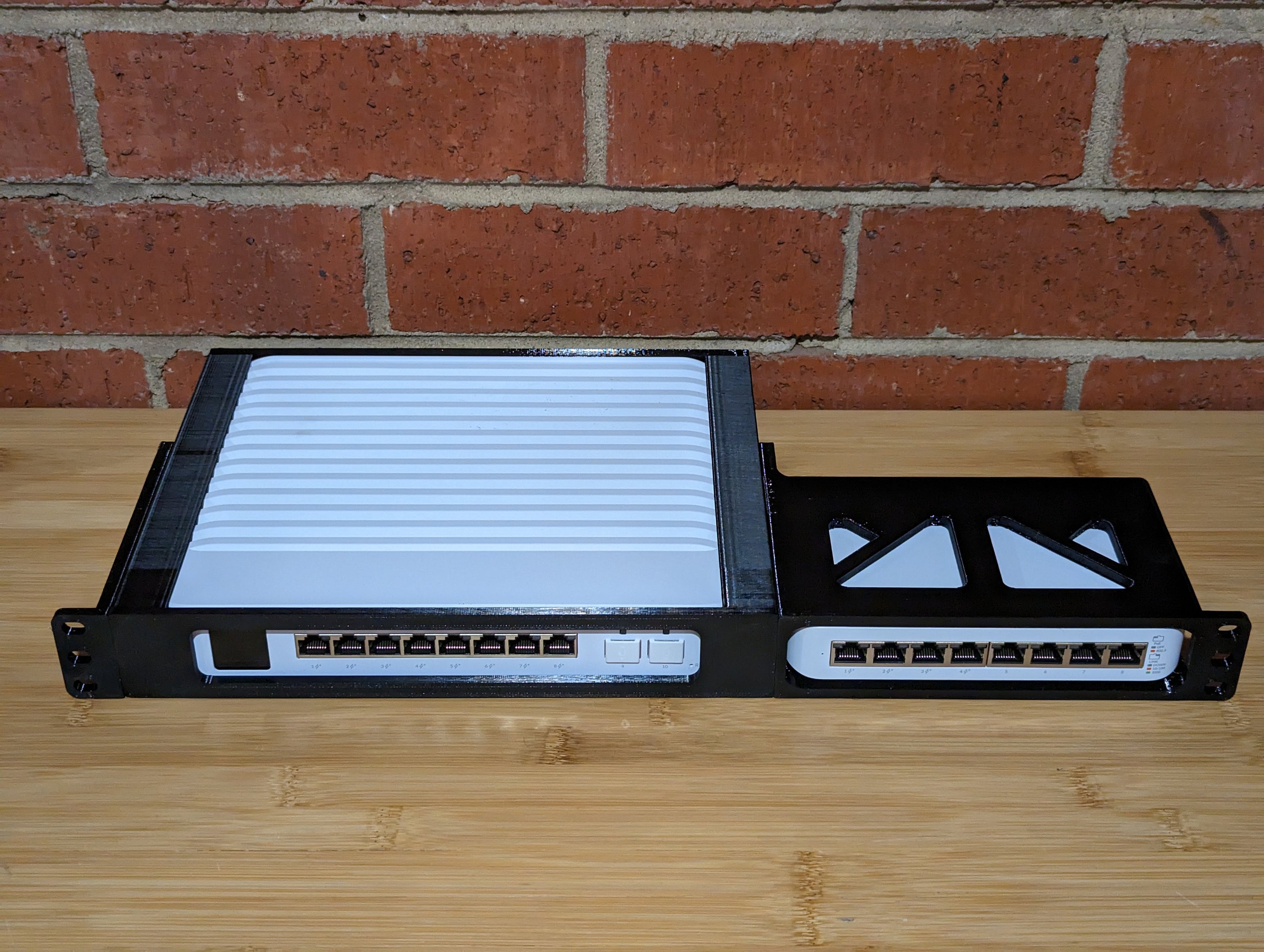 Montaggio su rack per Ubiquiti Unifi Enterprise Switch 8 PoE e Switch Lite 8