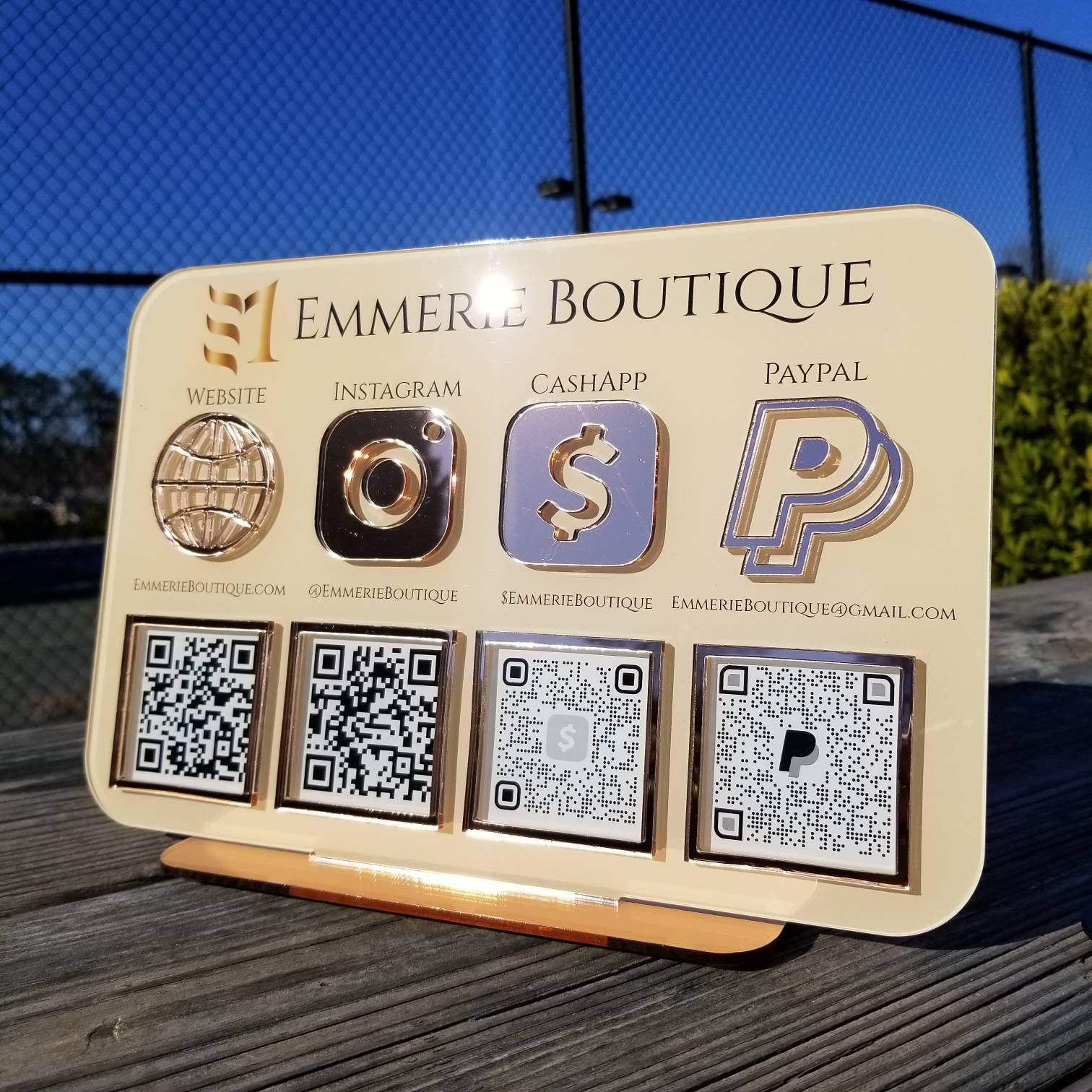 Codice QR scansionabile / Codice Qr a 4 icone / Codice Qr multi / Segno codice Qr / Segno codice Qr per aziende / Segno social media / Instagram Faceb