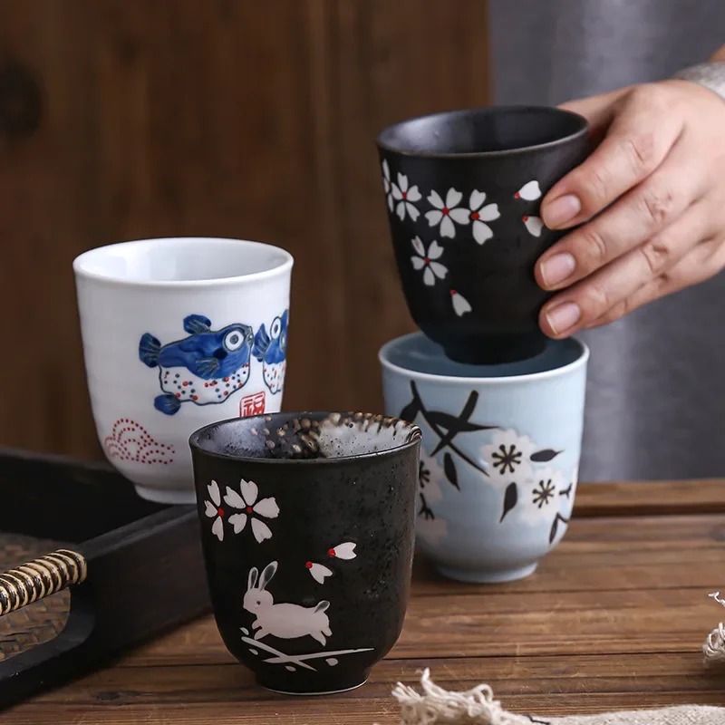 Keramiktasse im japanischen Stil, handbemalte Teetasse, japanische Küche, kleine Keramik-Teetasse Image