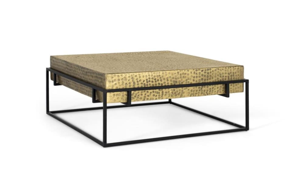 Table basse carrée avec structure en fer doré