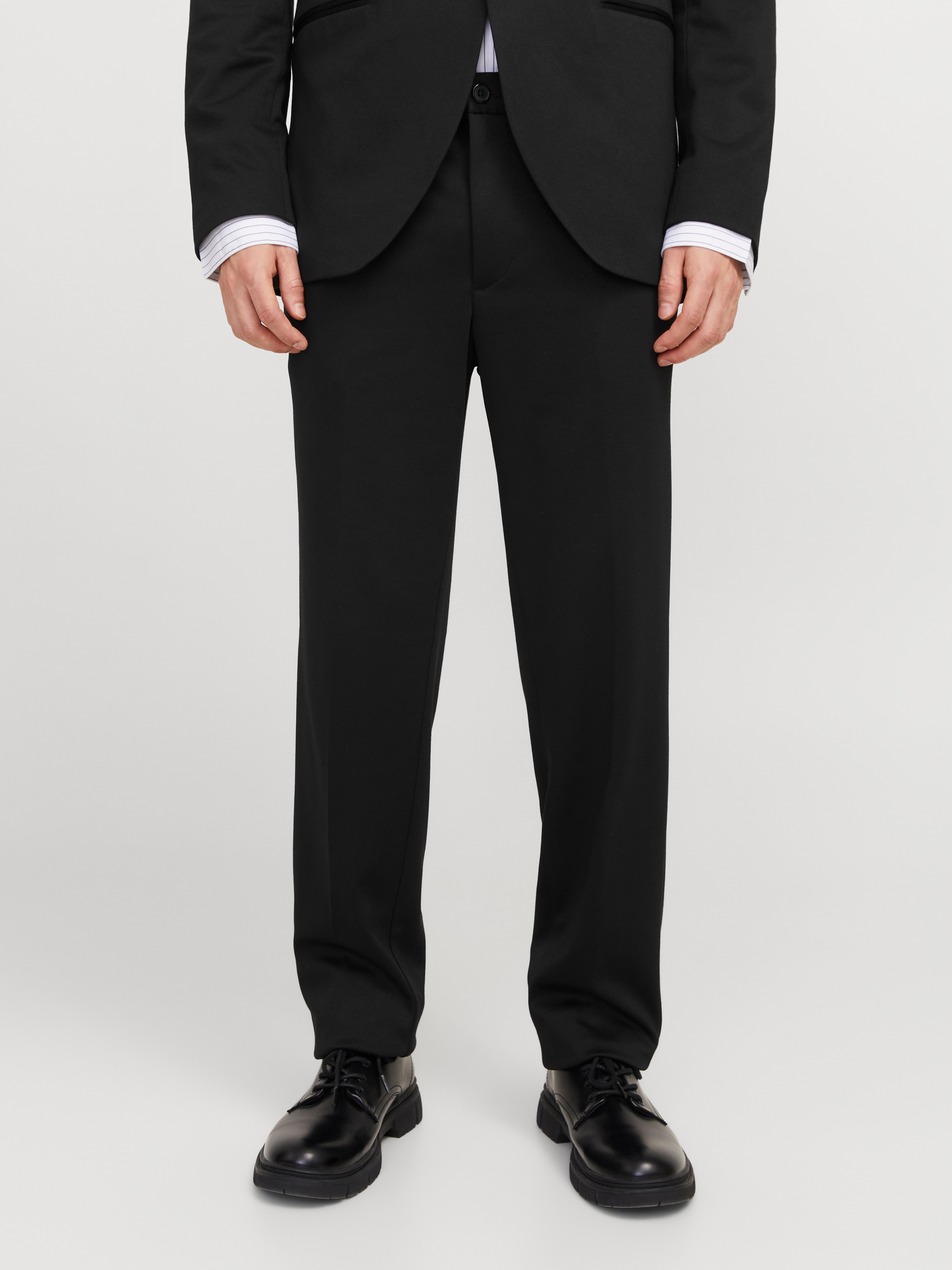 Anzughose JACK & JONES "JPRJAXON Businesshose mit mittlerer Bundhöhe", Herren, Gr. 50, N-Gr, schwarz fit:slim fit, Web, Obermaterial: 74% Polyester, 22% Viskose, 4% Elasthan, unifarben, slim fit normal, Hosen Anzughose, unifarben, modisch, slim fit,...