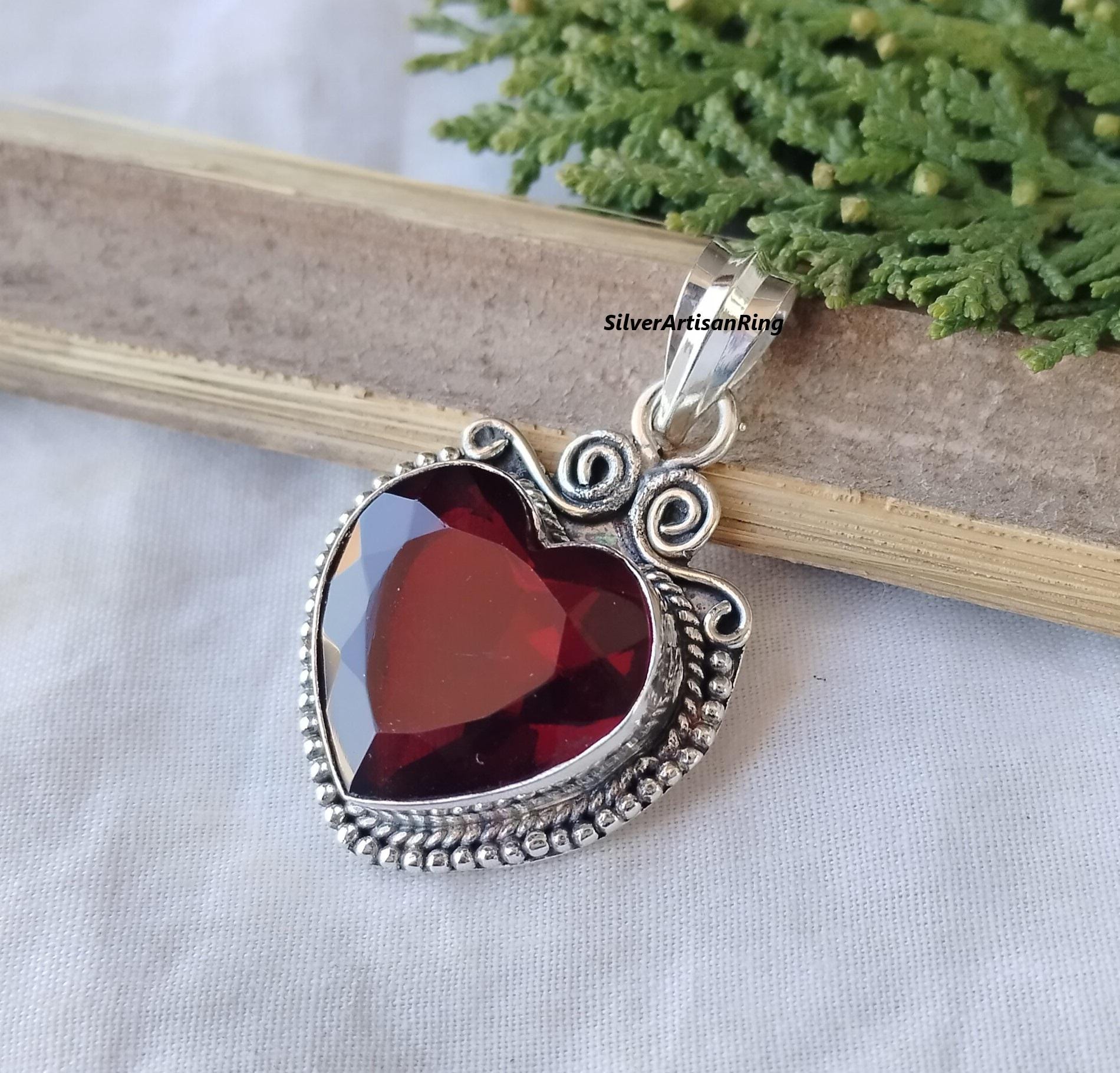 Ciondolo in granato! Pietra preziosa di granato con taglio a cuore rosso! Argento Sterling 925! Ciondolo meraviglioso! Ciondolo fatto a mano! Gioielli