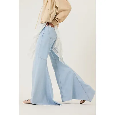 We The Free Live Wire Flare Jeans at Free People in Sparks, Size: 29