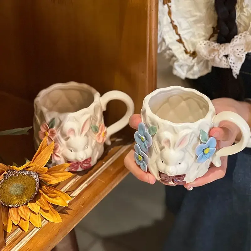Pinch Flower Rabbit Relief-Becher, exquisite handgefertigte Keramik-Kunst-Souvenir-Kaffeetasse, beständig gegen hohe Temperaturen, nicht heiß zu berühren Image
