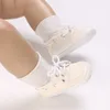 Neue Babyschuhe, Sportschuhe für Jungen und Mädchen, weiße Schnürschuhe für Vorschulkinder, Stoffsohle, rutschfeste Schuhe für den ersten Schritt, Baby-Neugeborene