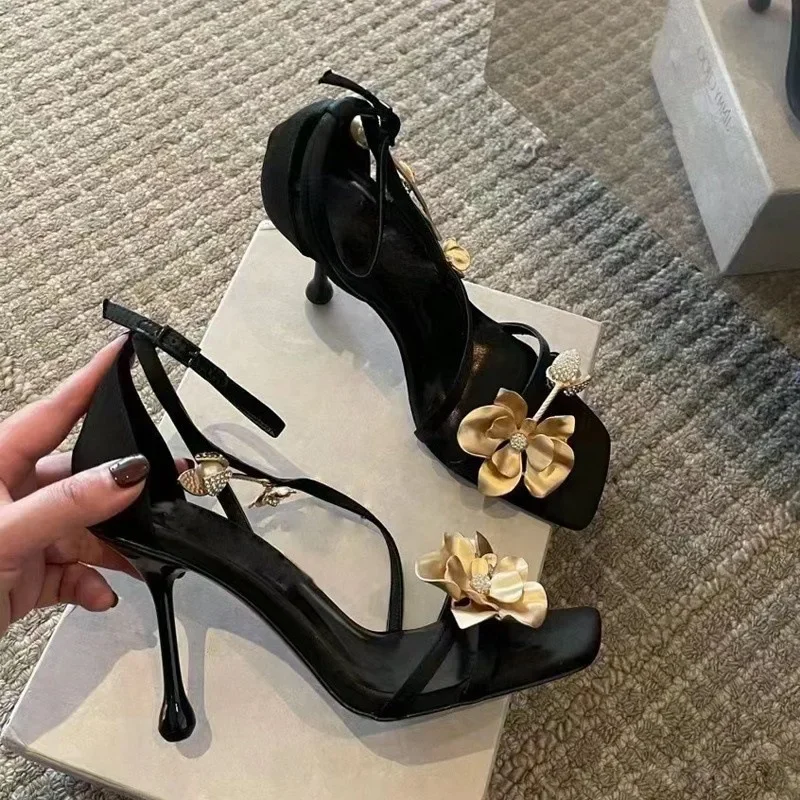 2025 NEUE Damen-Sommersandalen, solide Damen-Blume, stilvolle Freizeitschuhe, Kleid, superhoher Absatz, rutschfeste, elegante Schuhe