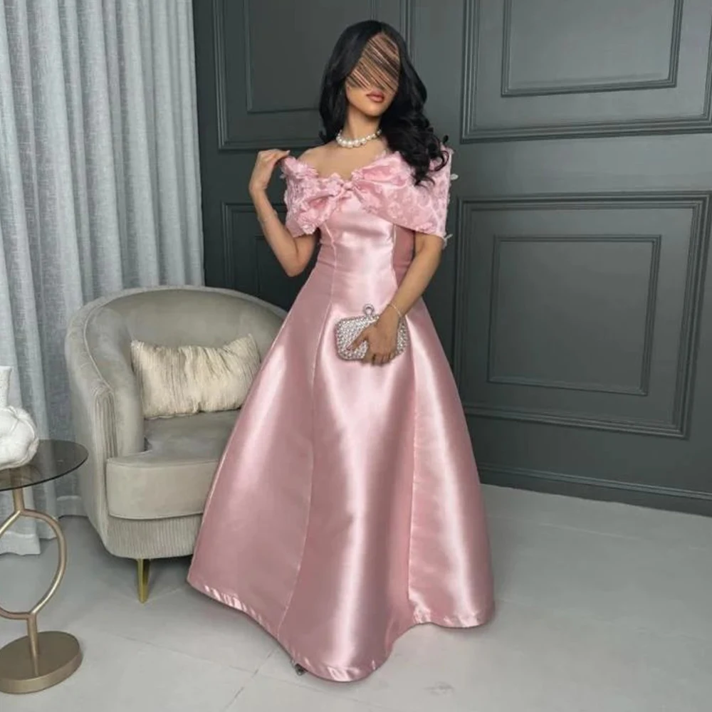 Traumhaftes, bodenlanges Abendkleid aus Satin in A-Linie, schulterfrei, kurze Ärmel, maßgeschneiderte Abendkleider mit Applikationen und Spitze Image