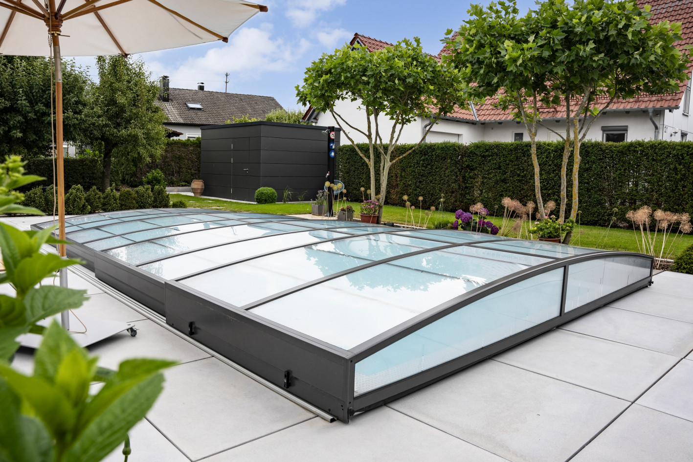 Automatische Poolüberdachung - elektrisch mit Motor SkyCover® Neo 3.5x4.2m - einseitige Schiene Image