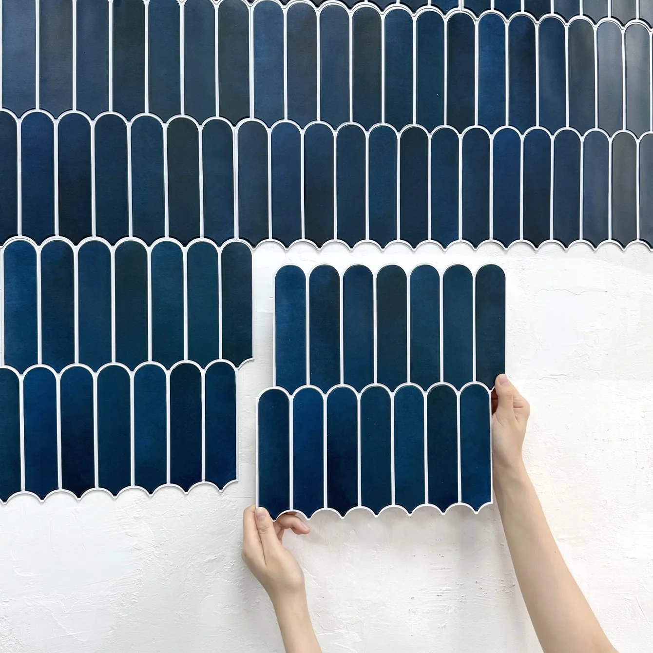 10 Stück 3D-Fischschuppen-Fliesenaufkleber, selbstklebender 3D-Fliesenrückwand für Küche und Badezimmer, wasser schimmelresistent, 30 x 30 cm Image