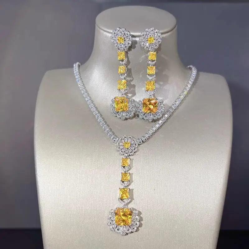 Damen-Ohrring-Halskette mit 18 Karat vergoldetem Twilight-Topas-Blütenblatt und Zirkonia 2025 Image