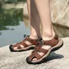 Grenzüberschreitende Sandalen in Übergröße, neue hohle, atmungsaktive Sommersandalen für Herren, Outdoor-Baotou-Strandschuhe, Papa-Schuhe