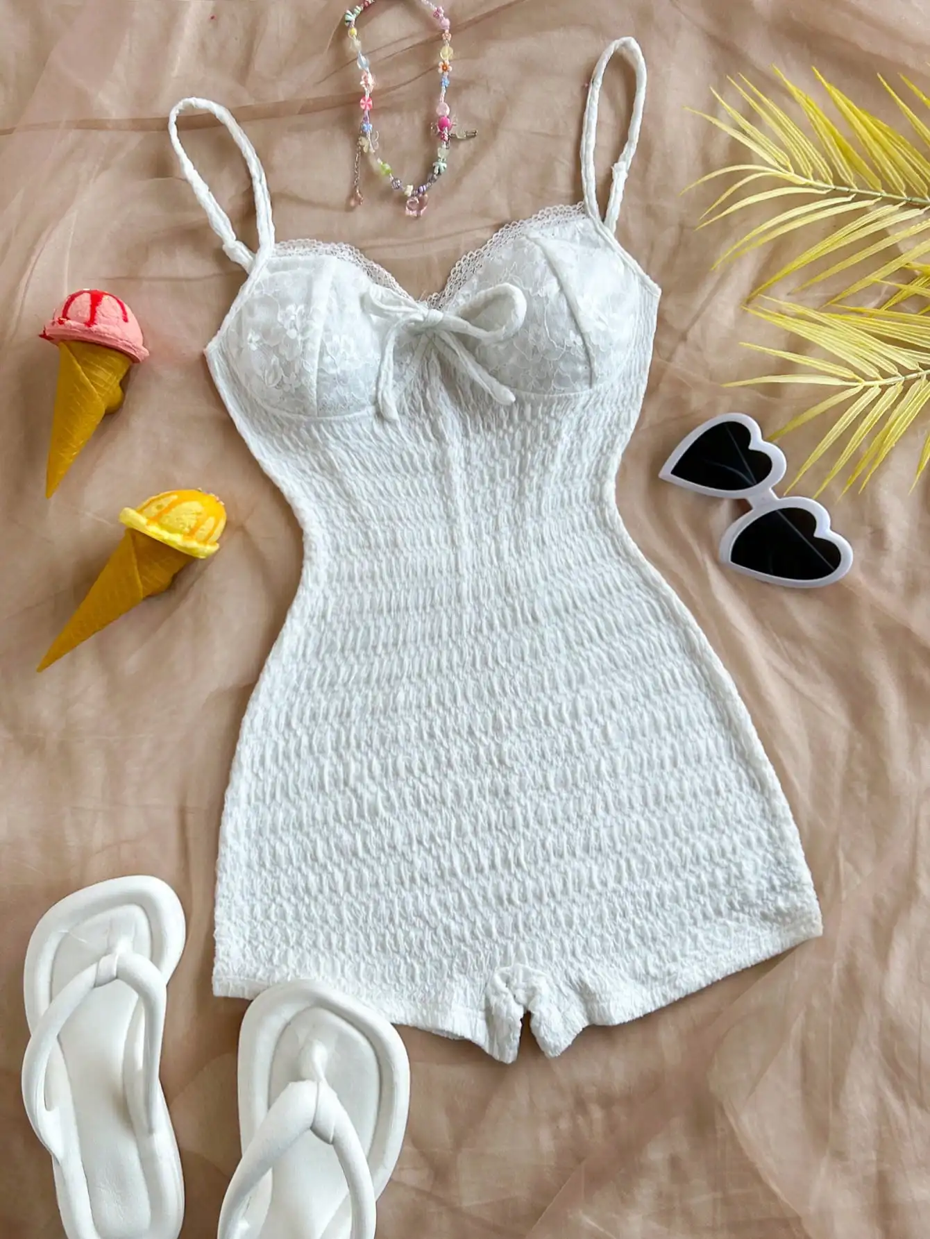 Pure Wind Skinny-Looking Onesie Strap Package Hip Vacation Premium Sense Rückenfreies Netz Infrarot-Kleidung mit Spitzenrand Image