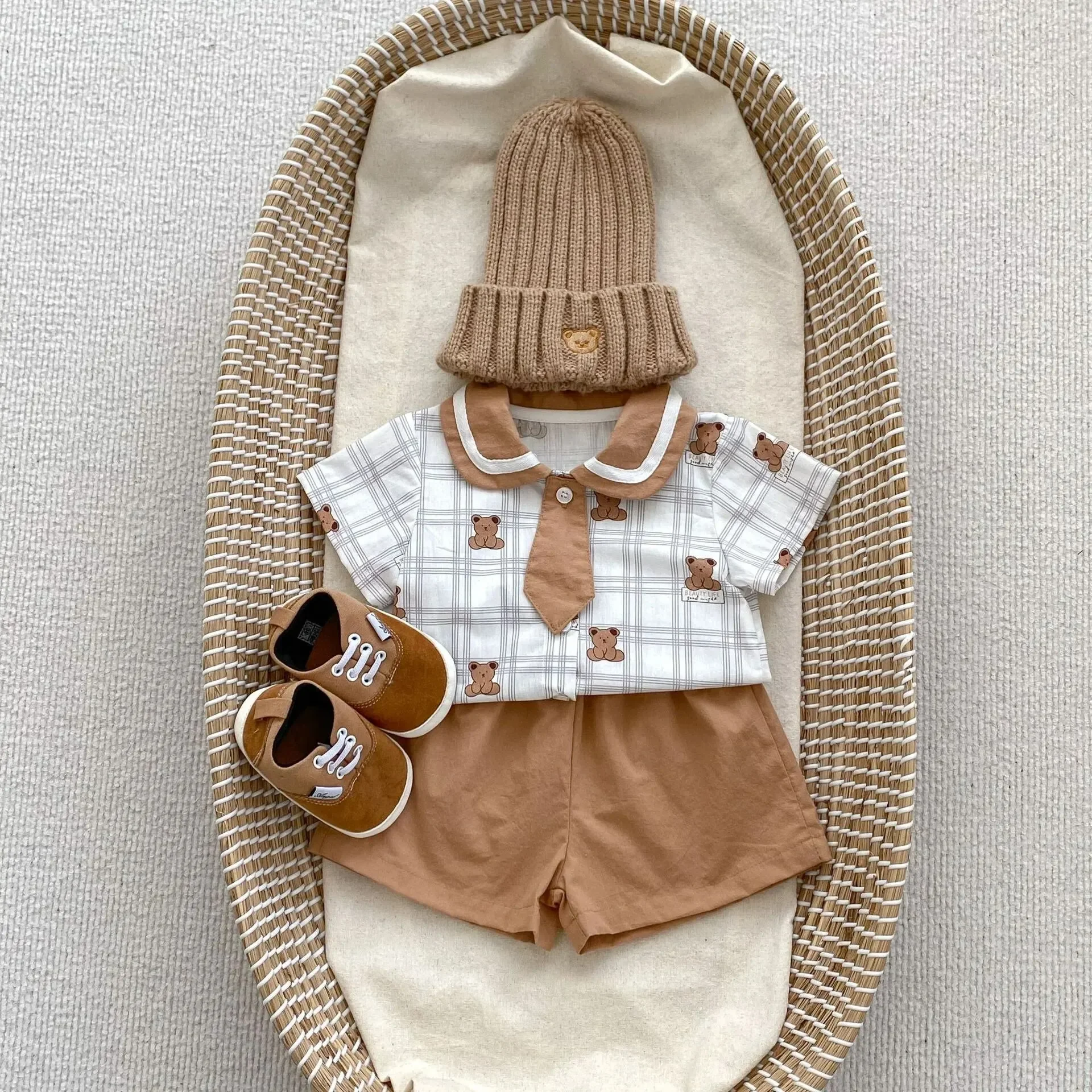 2024 Sommer neu in Kinder Baby Boy Kurzarm Plaid Cartoon Bär Print Top Shirts einfarbige Shorts Baby kleidung Set 2 stücke Image