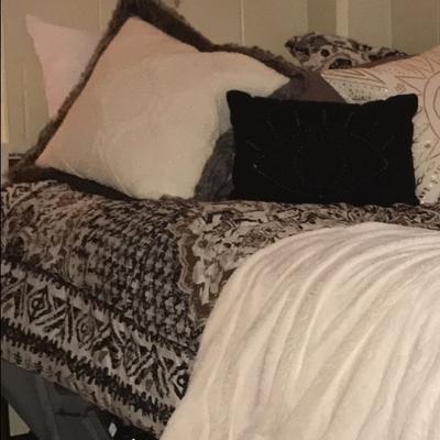 Urban Outfitters Bedding | Urban Outfitters Twin Xl Bed Set | Color: Black/Red/Tan | Size: Twinxl