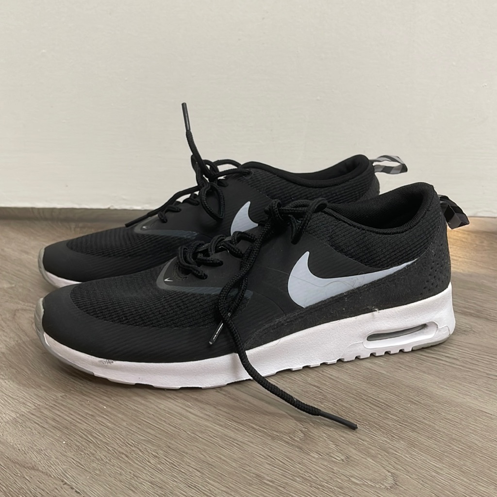 Nike Shoes | Women’s Nike Tennis Shoes | Color: Black/White | Size: 8