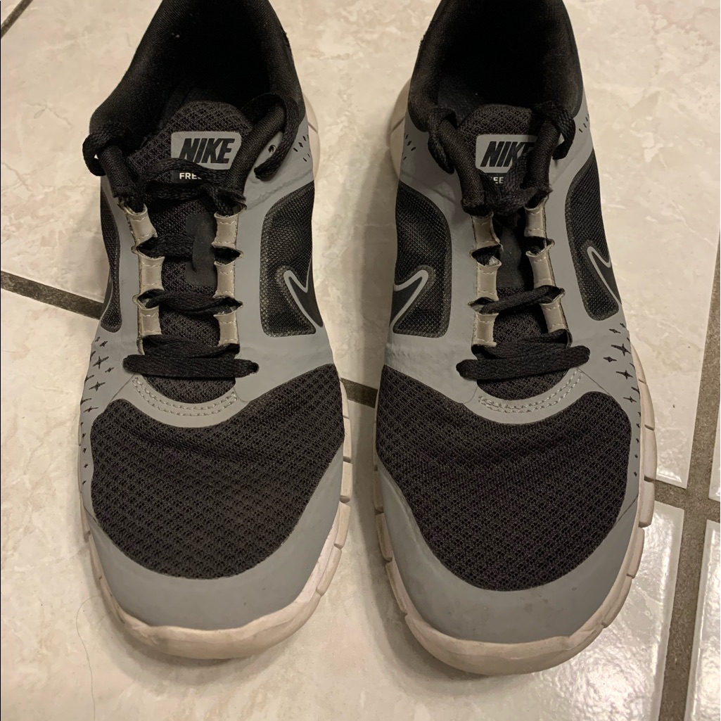 Nike Shoes | Women’s Nike Tennis | Color: Black/Gray | Size: 7