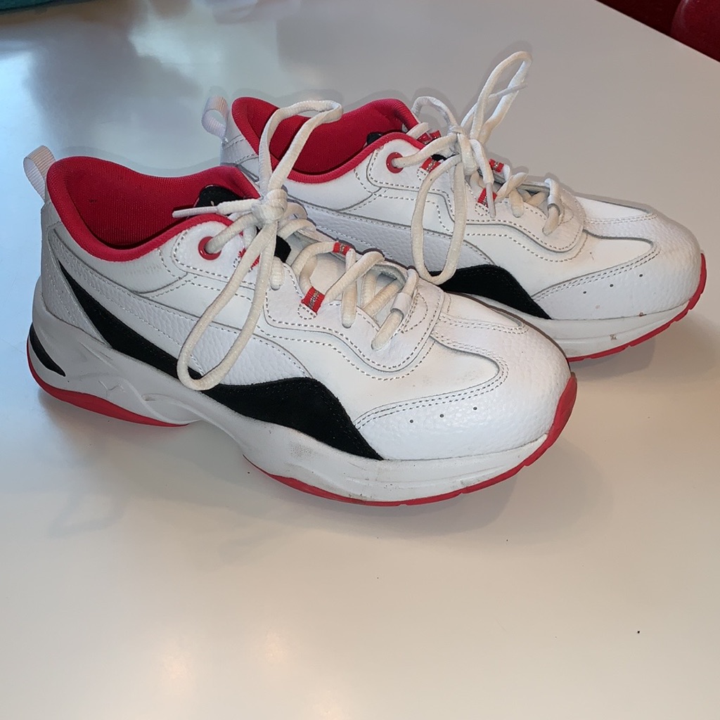 Nike Shoes | Women’s Nike Tennis Shoes, Euc, Size 9 | Color: Pink/White | Size: 9