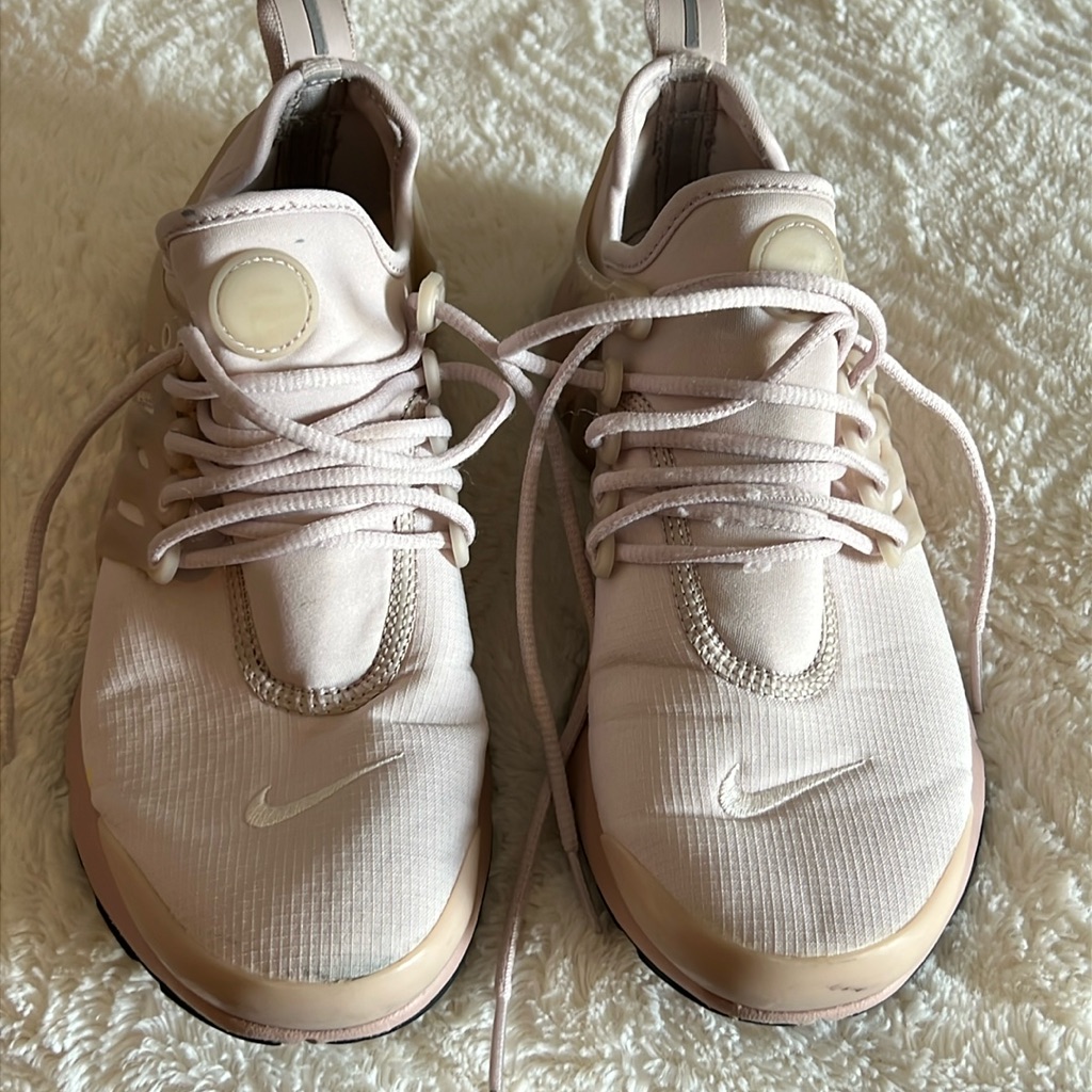 Nike Shoes | Women’s Nike Tennis Shoes Size 7. | Color: Pink | Size: 7