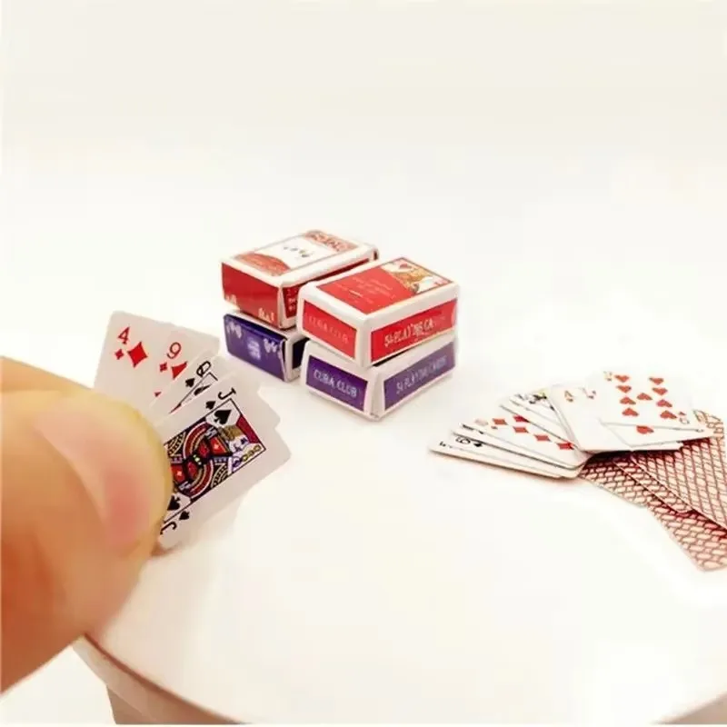 Mini carino 1:12 Miniature di case delle bambole Poker Decorazione della casa Carte da poker Gioco per accessori Kawaii per bambole
