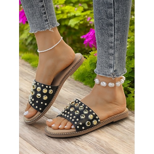 Schwarze Slide-Sandalen mit Nieten für Damen – trendige flache Schlupfsandalen mit goldenen Nieten für Sommer, Strand und Freizeitausflüge Image