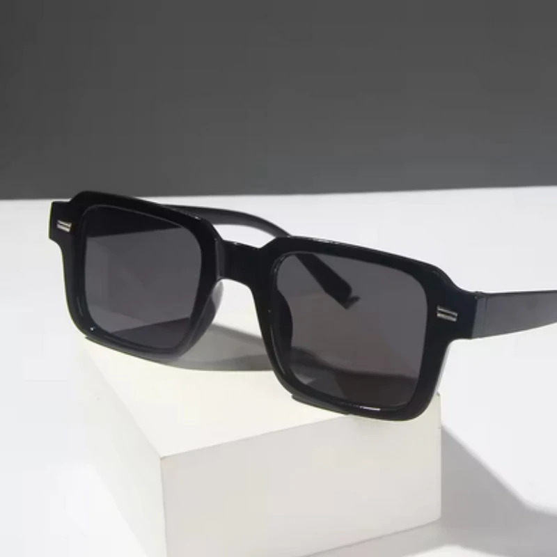 Neue Mode 2025, minimalistische Sonnenbrille für Damen, großer Rahmen, Vintage-Brille, UV400-Brille, quadratische Brille, modisch, Vintage