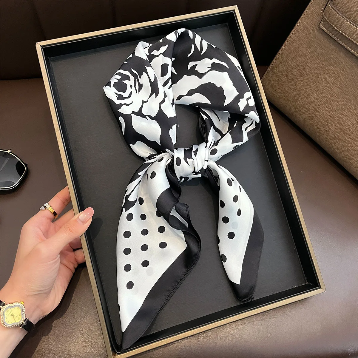 Luxus Polka Dot Kamelie Blume Schals Weiche Satin Quadrat 70*70 cm Schals Halstuch Frauen Schals Hijab Schal Image