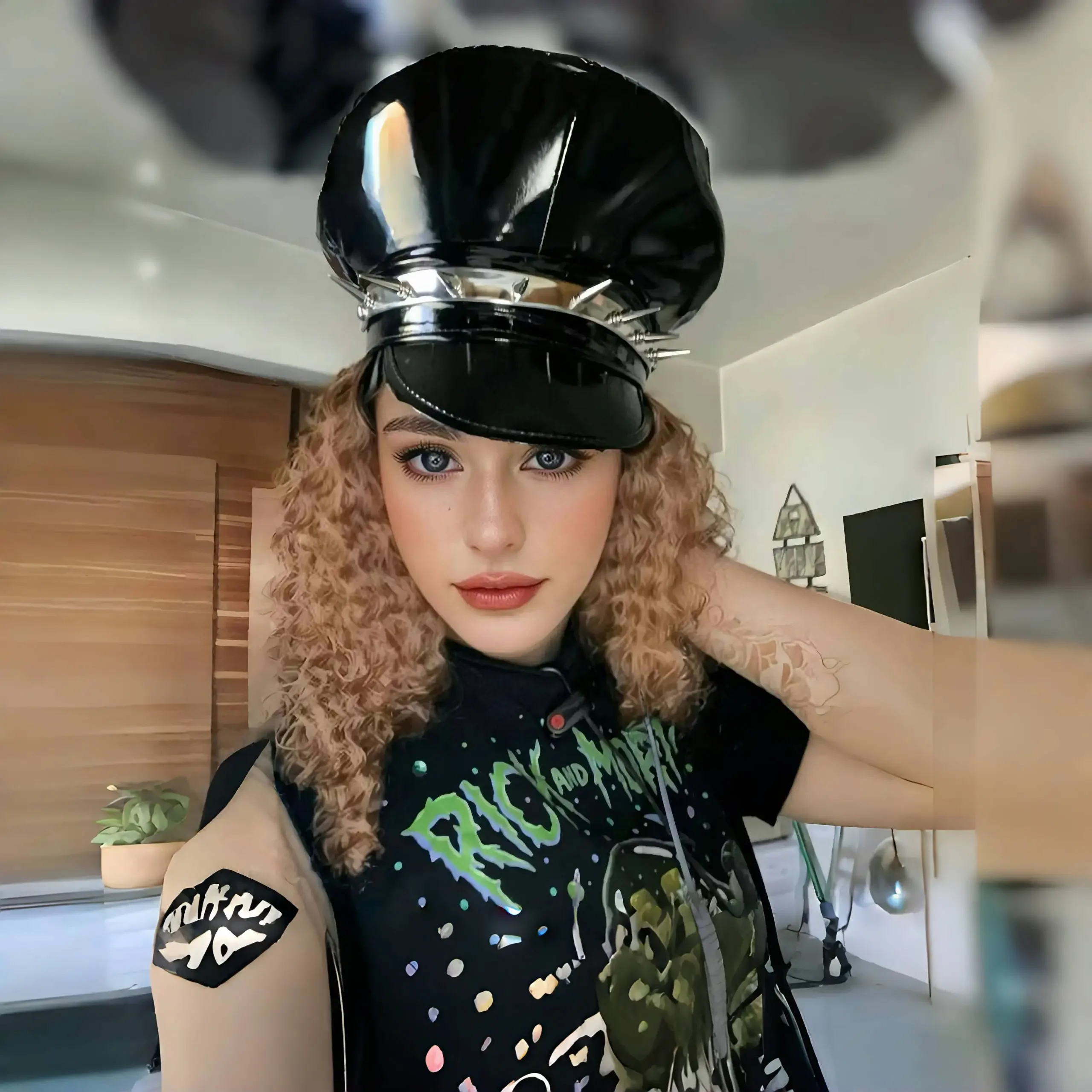 HongLuan Punk-Kapitänsmütze aus Leder mit Punk-Nieten | Schwarze PU-Militärmütze für Burning Man Festival Woman