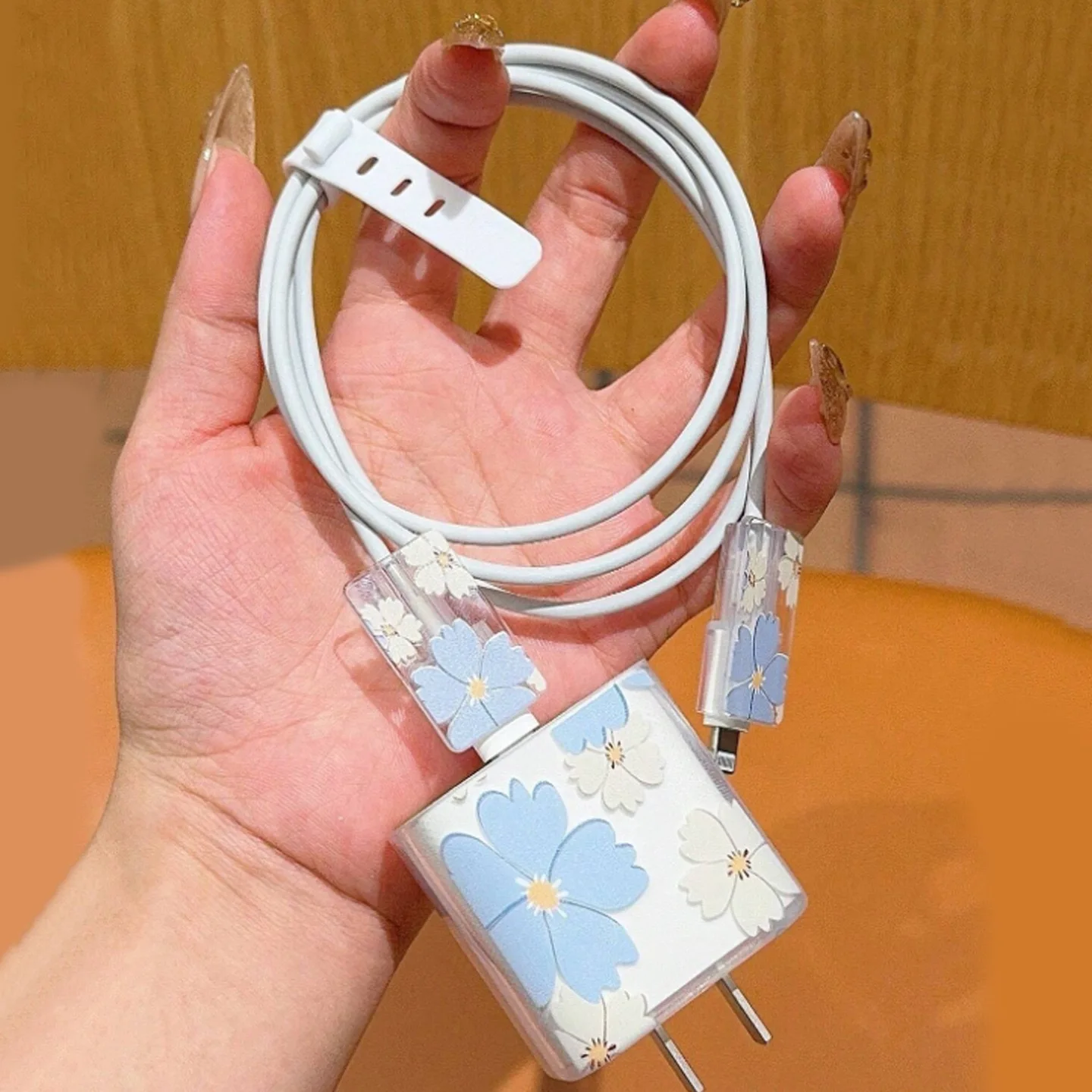 Niedliche rosa Blumen USB-Kabelschutzhülle für iPhone 16 15 14 18 W-20 W Datenleitung Bisskopfkabel Schnellladehülle Image