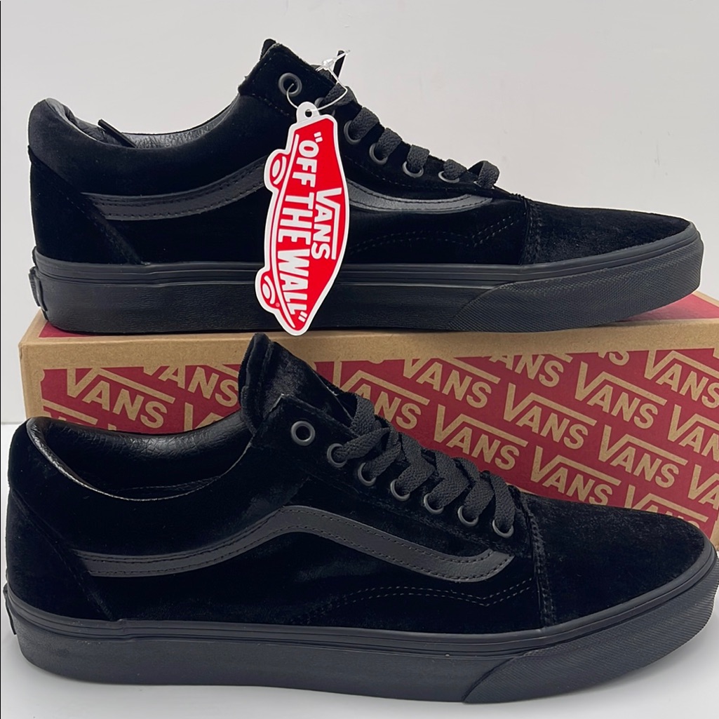 Vans Shoes | Vans Wmns Black Sneakers Old Skool Velvet Black/Black/Black Vn0a7q2jd5e | Color: Black | Size: 5