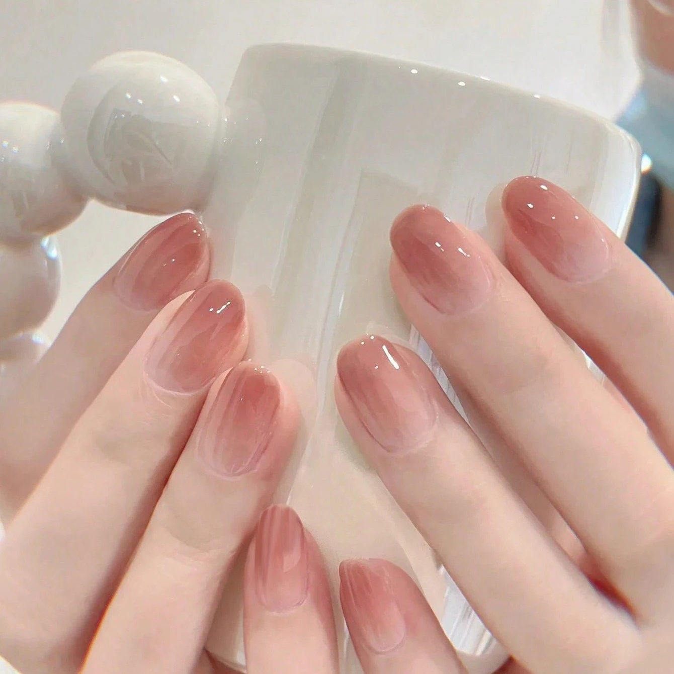 Verwenden Sie Press on Nails 24 Short Water Drop Press Nail Gradient Blush Nude Nagel-Nagelset im japanischen Stil mit 1-teiligem Gelee und 1 Stück Image