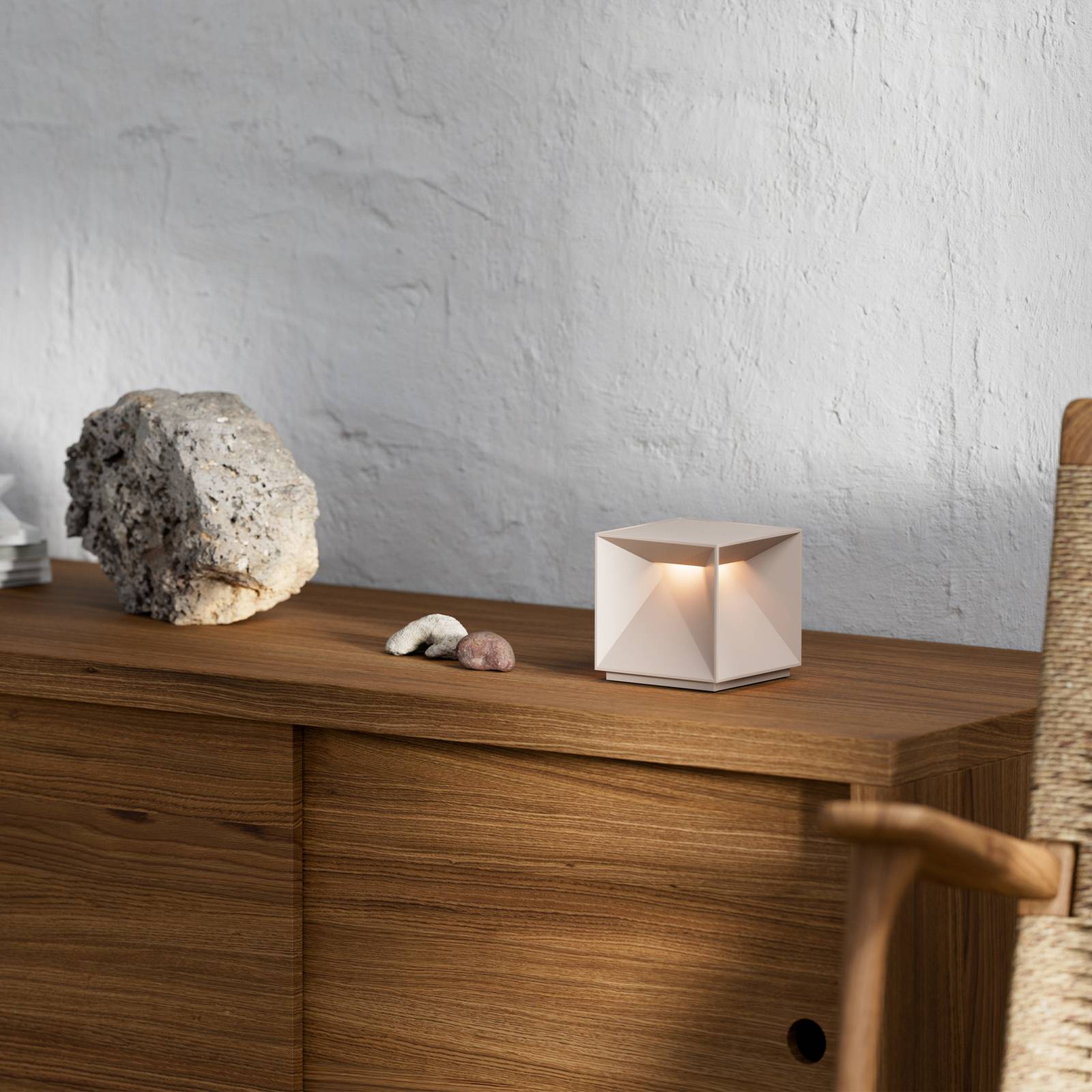 Sigor LED-Akku-Tischleuchte Nutalis, dünenbeige, IP54, dimmbar, creme / amber, Aluminium, Modern