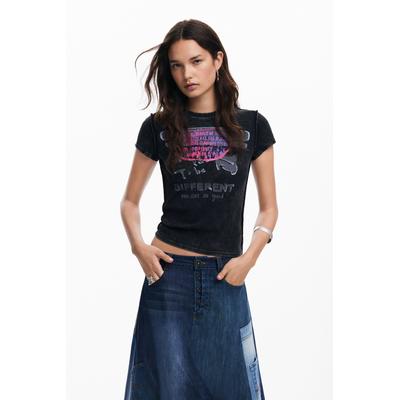 Short-sleeve T-shirt with letters